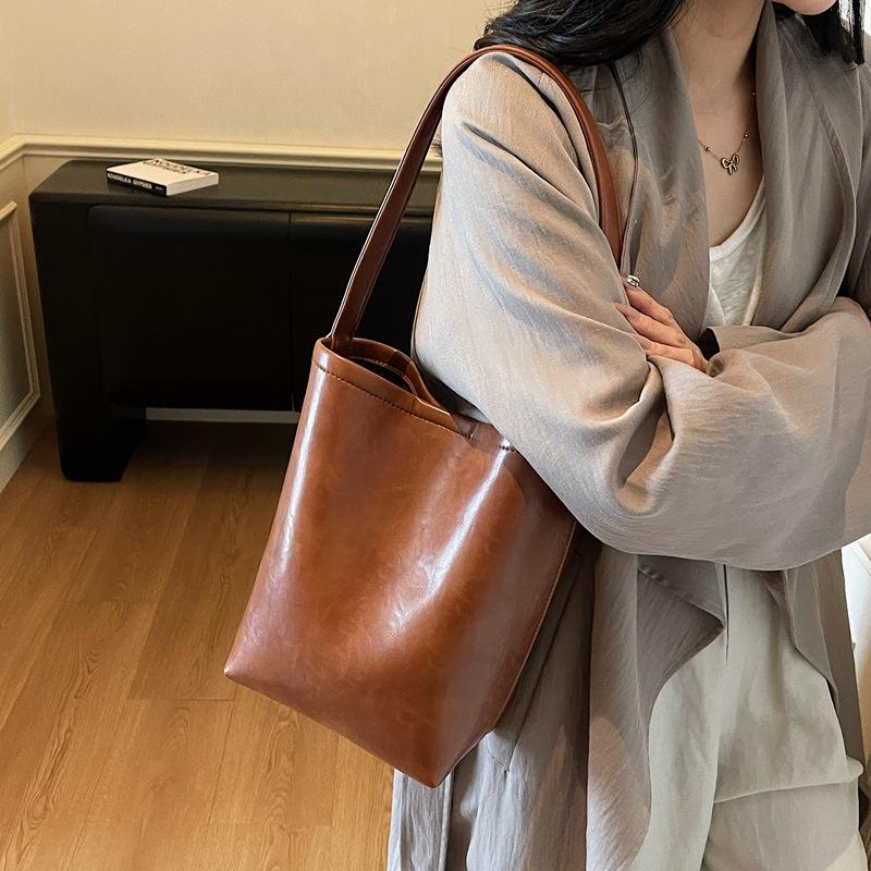 Сумка премиум-класса, нишевая, женская, осень-зима 2025, новая, ретро, универсальная, на плечо, сумка-мессенджер, повседневная и взрывная сумка-ведро