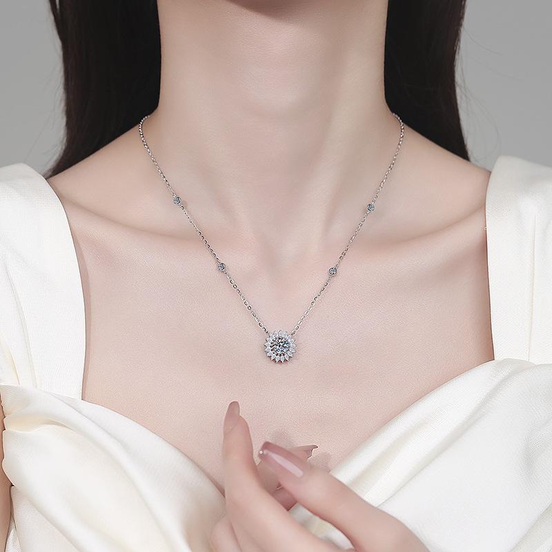 Lover Valentine's Day White Gold Girl Birthday Gift 1CT Moissanite Diamond Women Wedding Platinum Sunflower Necklaces