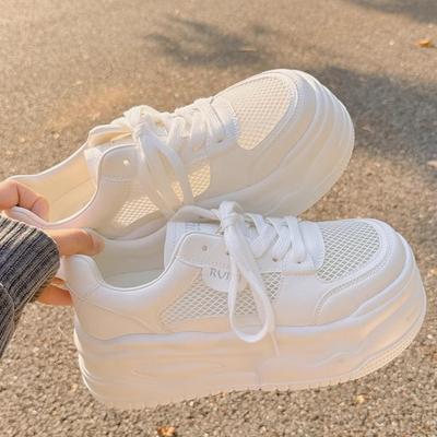 Маленькие белые туфли на толстой подошве, увеличивающие рост, женские летние дышащие сетчатые повседневные спортивные туфли