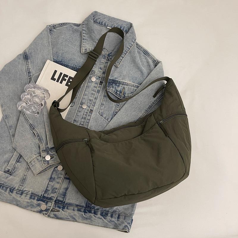 Popular winter new women's large-capacity dumpling bag light crossbody shoulder underarm bag simple classic crossbody bag