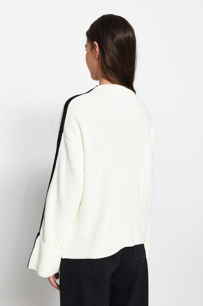 Женский модный стильный свитер, черный сложенный трикотаж с широкими рукавами