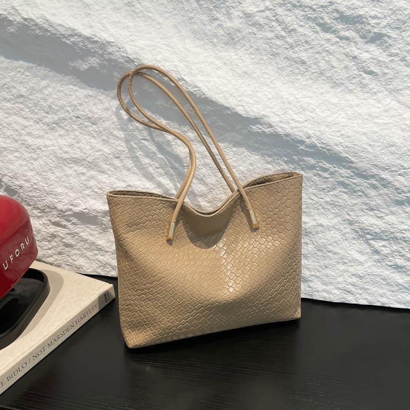 Classic Pu Tote Bag For Women With Elegant Design And Ample Storage For Daily Use