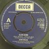 7-дюймовая пластинка JOHN MILES  Slow Down  Manhattan Skyline F13709 Decca 1976 UK Рок Б/у