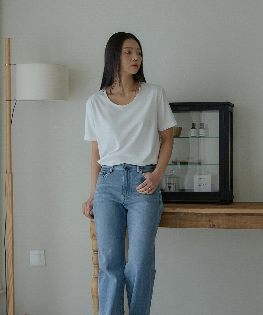 KNOWING U-Neck T-Shirt (Ivory)