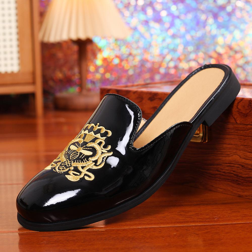Тренд Новые мужские полушлепанцы Вышивка Лакированная кожа Обувь Мужские Повседневные Мюли Мокасины Дышащие Лоферы Zapatos Hombre