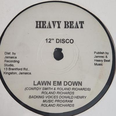 12-дюймовая пластинка ROLAND RICHARD - Lawn Em Down NONE Тяжелый бит 1996 Ямайка Регги, Ска и Даб Б/У