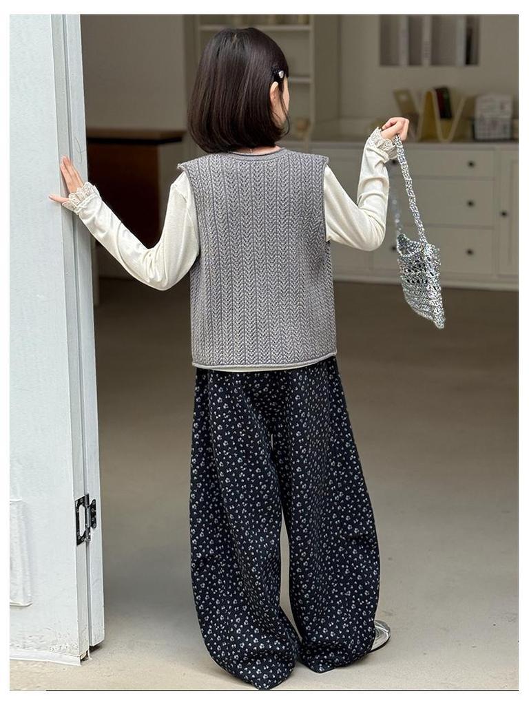 Модный корейский комплект-тройка для девочек, осень 2025: Вязаный жилет с брюками с цветочным принтом для детей старшего возраста