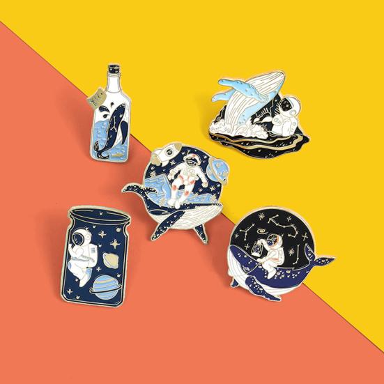 Мультяшный кит-астронавт, дрейфующая планета желаний, брошь в форме бутылки, значок на булавке