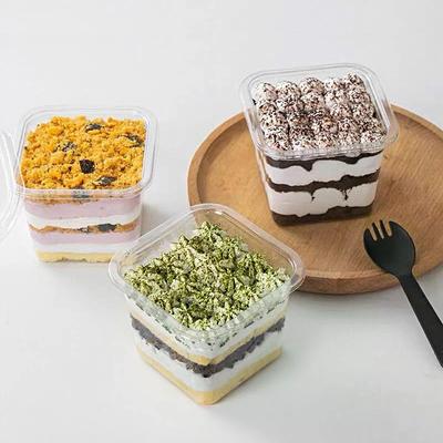 50 шт. Пластиковые десертные стаканчики с крышками 400 мл Многоразовый контейнер для кексов Прозрачная квадратная одинарная десертная коробка Герметичная коробка для муссового торта