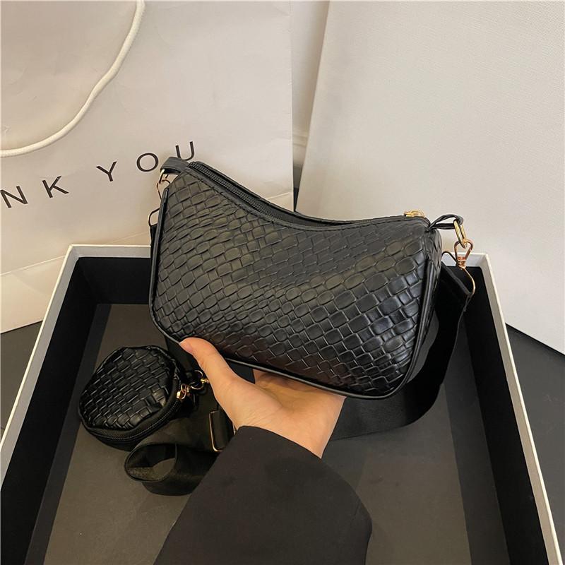 Простая и модная сумка подмышкой Повседневная и модная сумка большой вместимости Персонализированная маленькая квадратная женская сумка через плечо