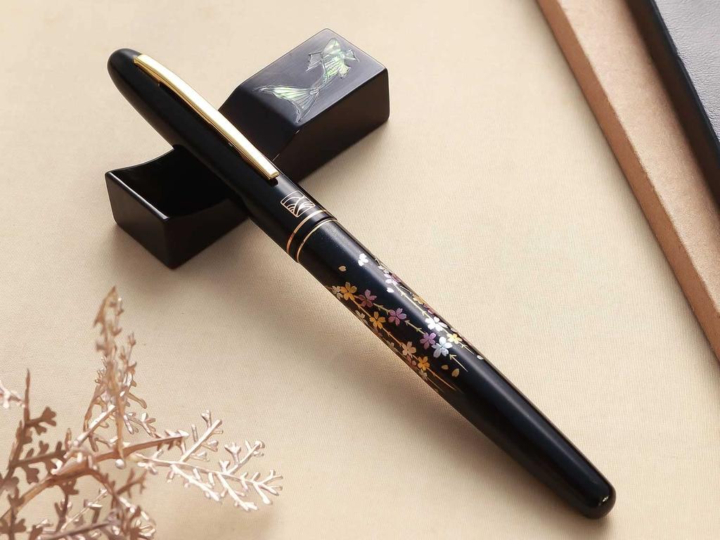 WANCHER Kuretake Modern Weeping Cherry Blossom Fountain Limited Edition Fountain Medium Maki-e Pen, [WANCHER Pen] (M Nib)
