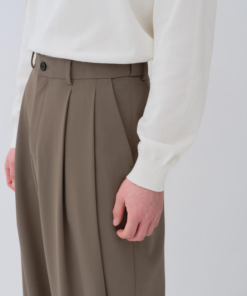 MUSINSA STANDARD Extra Wide Two-Puck Hidden Elastic Waist Slacks [Dusty Beige]