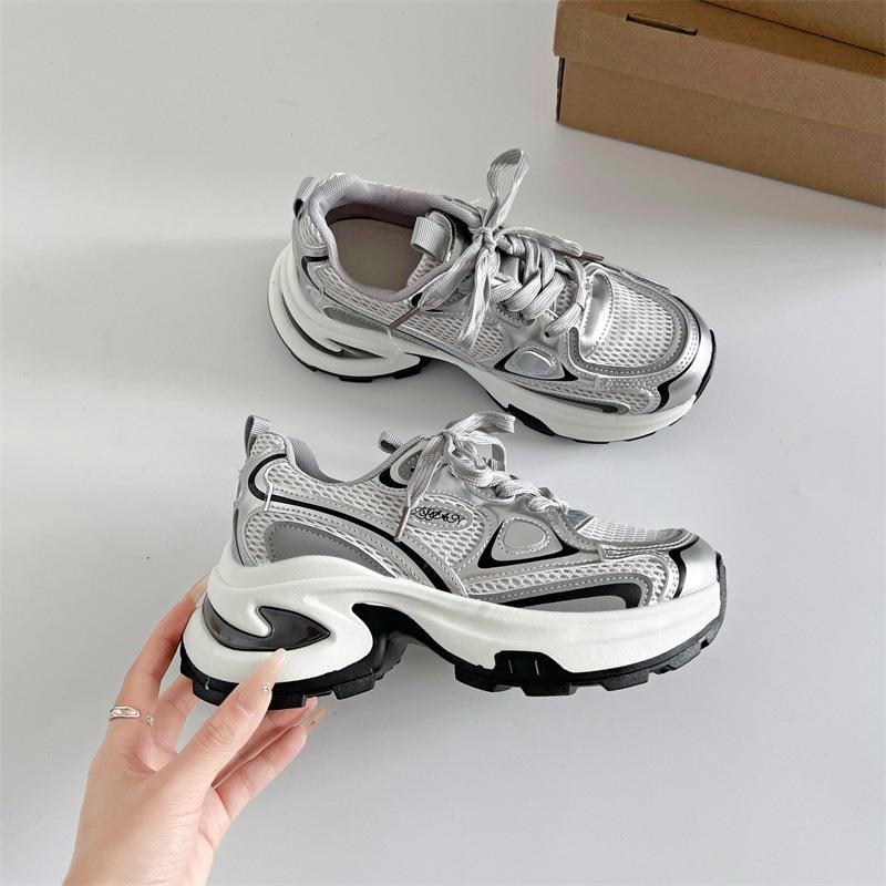 Модная тенденция увеличивает платформу папы обувь женские 2025 новые осень и зима популярные бархатные легкие жареные уличные кроссовки