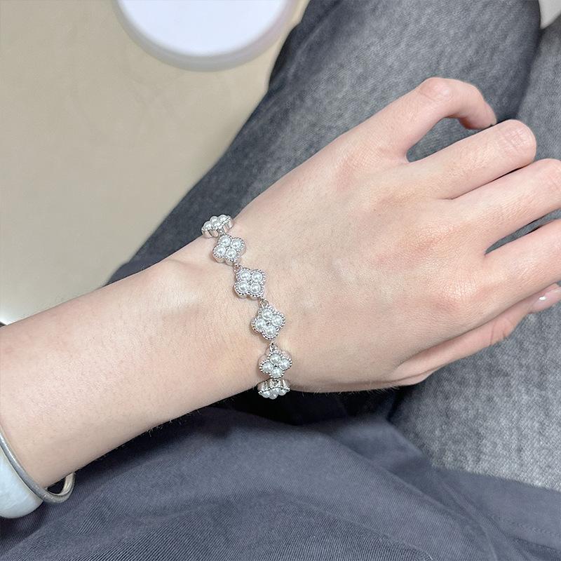 Summer Four Leaf Grass Thin Beizhu Bracelet Women's Gold Plated Glossy and Versatile Fluffy Skirt Lolita Style Pearl Bracelet