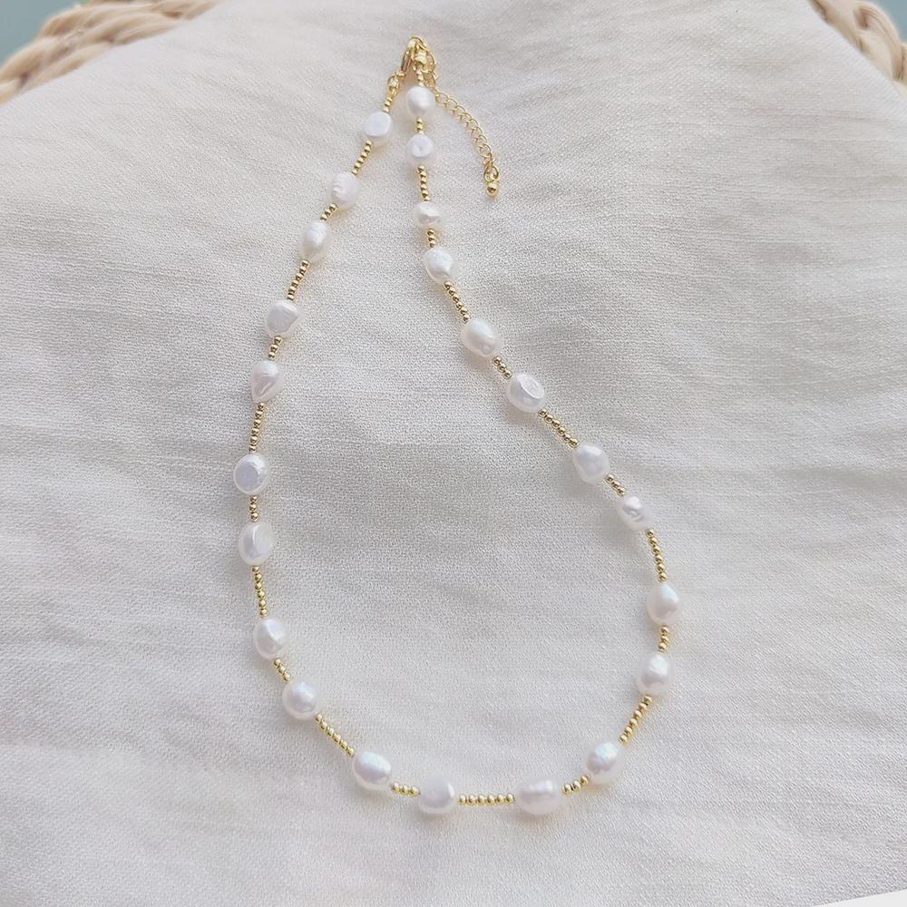 Элегантное ожерелье из натурального пресноводного жемчуга с бусинами, покрытыми 18-каратным золотом - шикарная и универсальная цепочка на ключицу