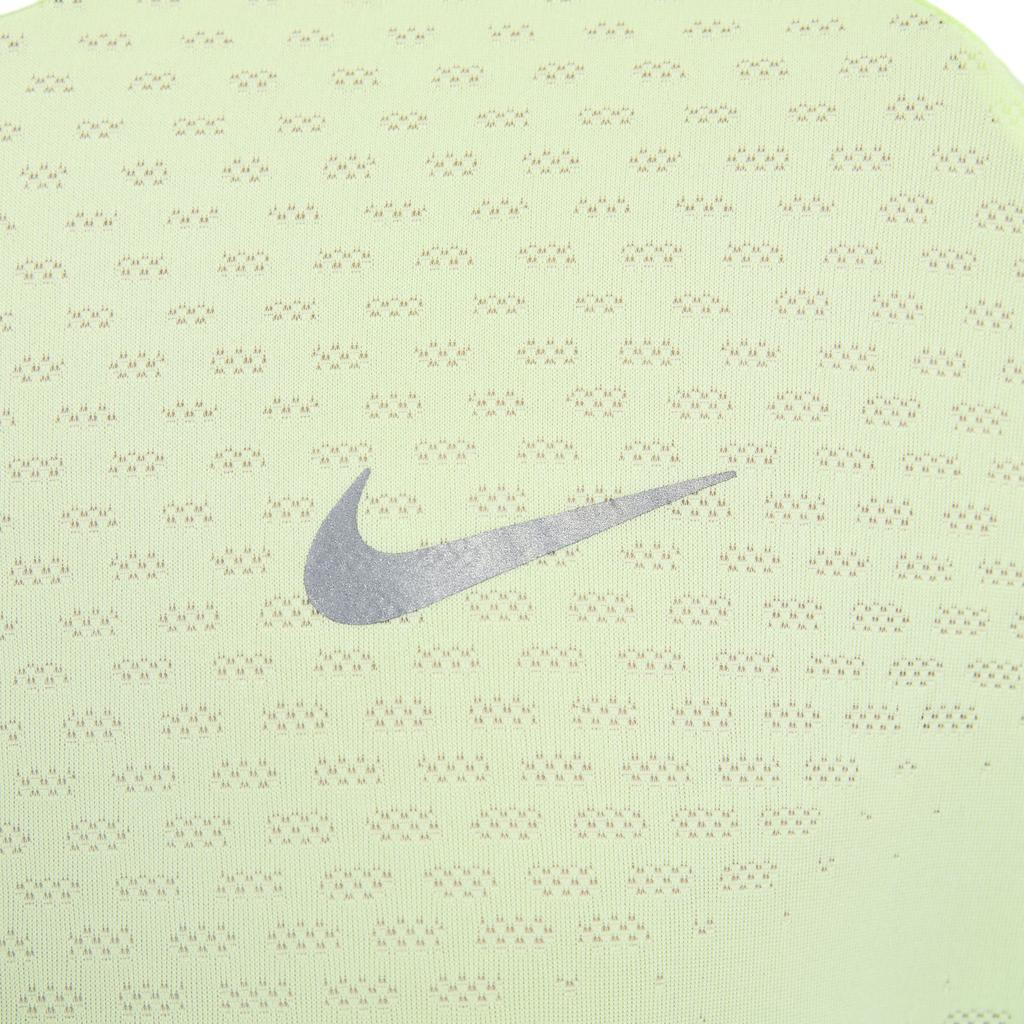 Nike Футболка-пуловер с коротким рукавом Dri-FIT ADV серии Stride с логотипом, быстросохнущая, дышащая, мужская, топы, светло-флуоресцентно-желтый, светоотражающий серебристый, HV5204701