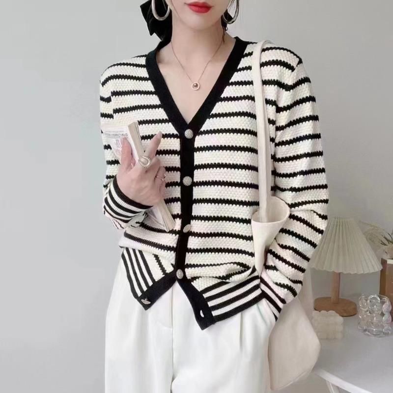 Свитер женский осенне-зимний новый полосатый вязаный кардиган маленький аромат облегающий крой V-образный вырез длинный рукав куртка модный