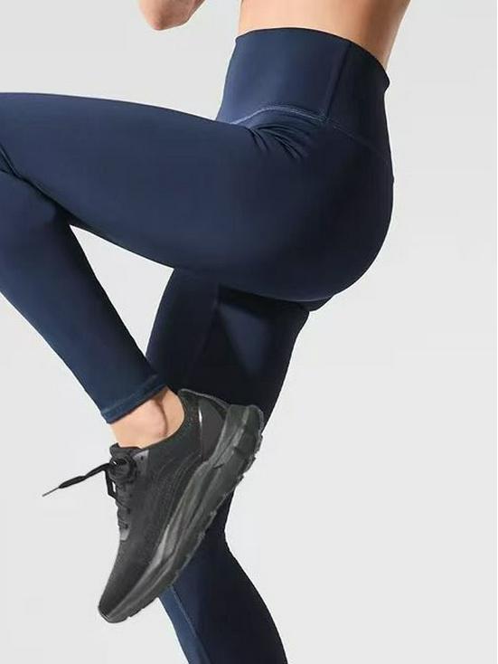 Спортивный бюстгальтер Alo с сексуальной спинкой - Влагоотводящий, ощущается как вторая кожа, топ-майка для йоги и фитнеса