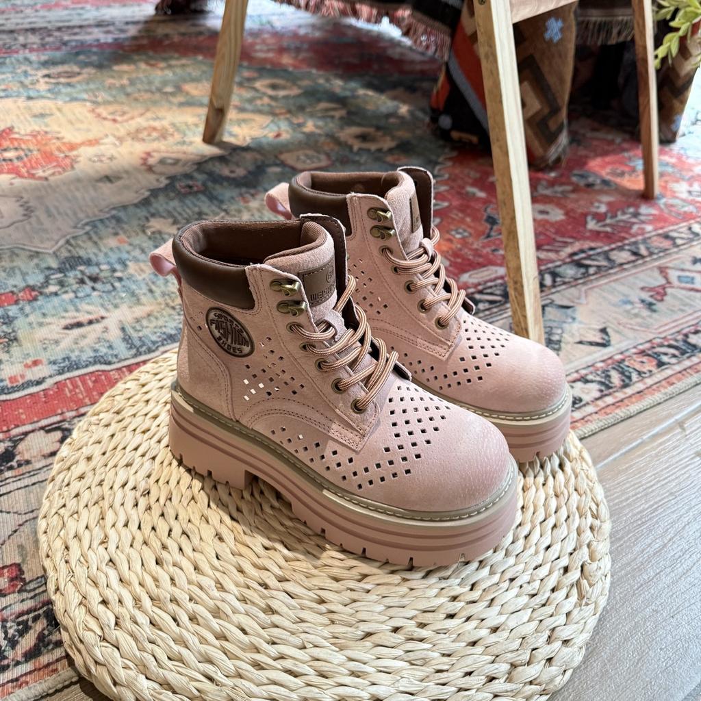 European matte cowhide stacking boots women's 2025 autumn wear short boots versatile casual fashion retro high-top Martin boots tide