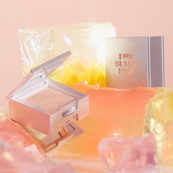 TWO SLASH FOUR Strobing Face Cube