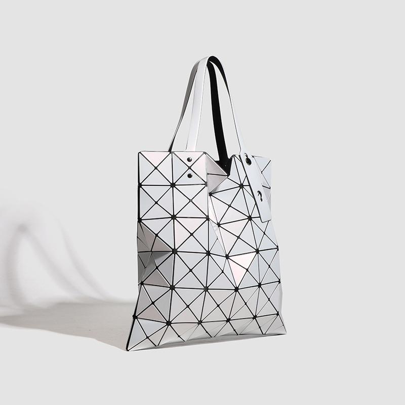 Fashion Geometric Quilted Handbag Shoulder Bag for Women 2025 New Casual Commuter Versatile Large Capacity Tote Bag for Women