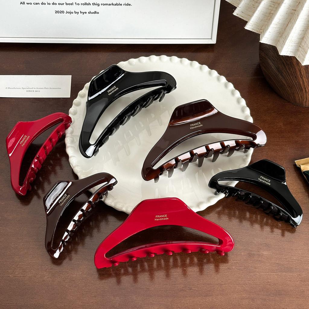 Премиальная корейская заколка для волос с золотой этикеткой для элегантных высоких причесок и шикарных стилей. Доступна в черном, карамельном или красном цвете.