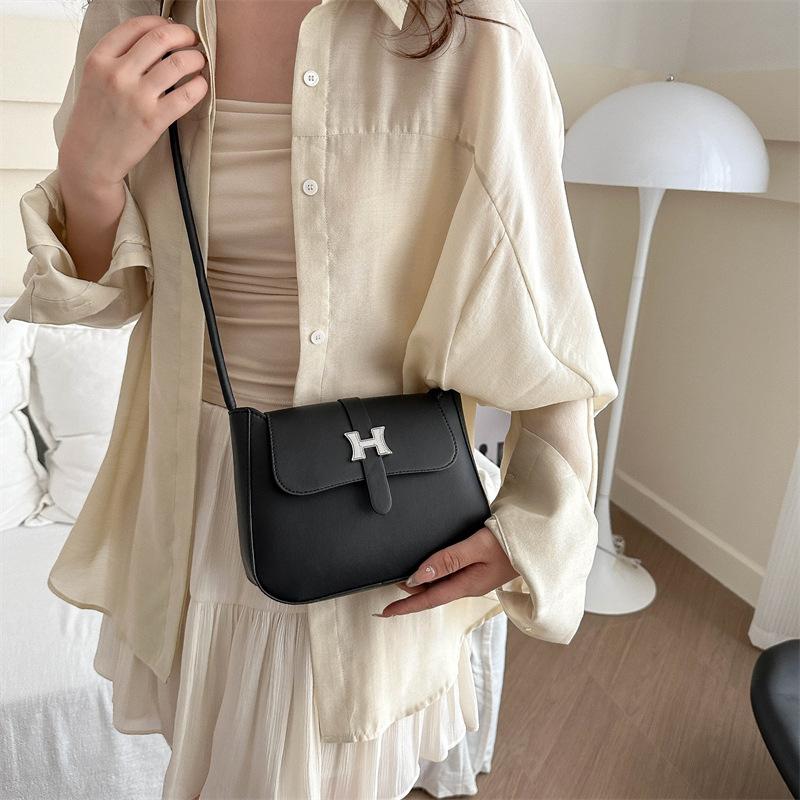 Fashionable Bags for Women's New Summer One-shoulder Crossbody Bags Simple Casual and Large Capacity for Commuting Small Square Bags for Work