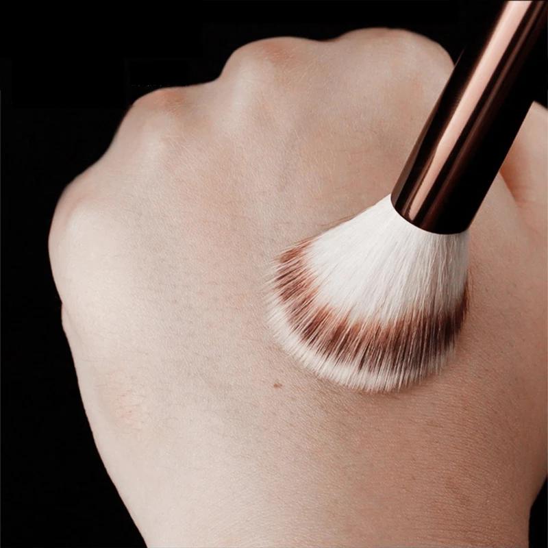 Кисть для румян Luxury Blush Brush No.15, скошенная, контурная кисть для макияжа с мягким синтетическим ворсом, алюминиевая ручка