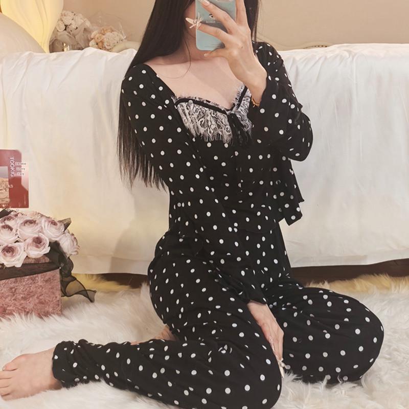 Женский пижамный комплект из французского модала, 3 предмета: Топ с длинным рукавом и нагрудными вкладышами, на бретелях-спагетти, длинные брюки и халат.