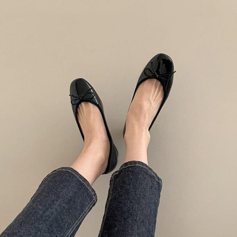 Gomvely Ribbon Enamel Pumps 4.5cm  3 Colors 
