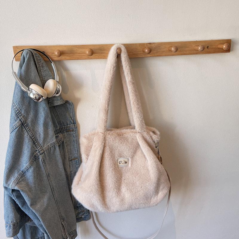 Плюшевая сумка женская 2025 новая осень и зима популярная мода ленивая расслабленность сумка-тоут для поездок на работу сумка-мессенджер