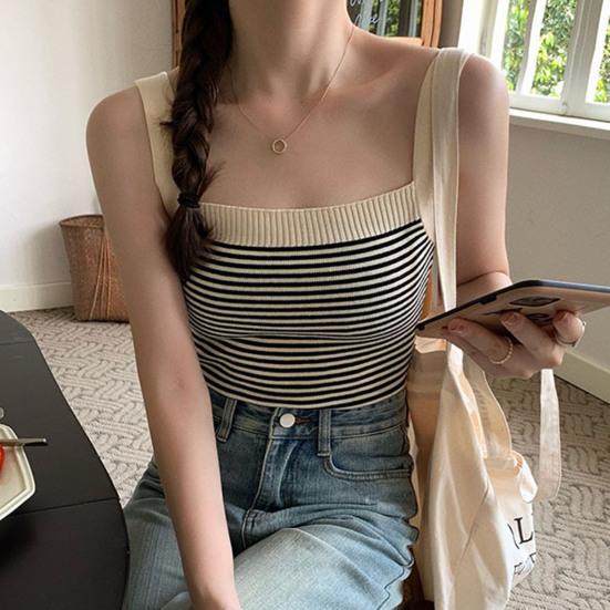 Вязаный жилет в полоску в стиле ретро с квадратным воротником и широкими плечами без рукавов