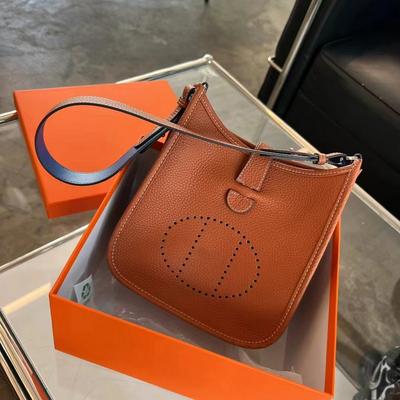 2026 Новая Верхний Слой Коровья Кожа TOGO Кожа Color Blocked 22 Yi F Lin Сумка Унисекс Crossbody Трансграничная