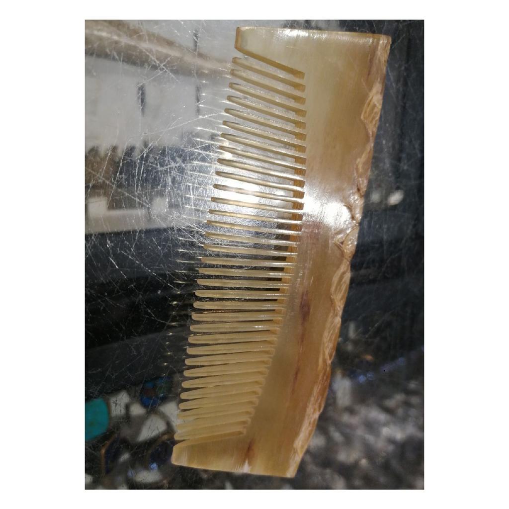 Костяной гребень из бараньего рога питает кожу головы, создает эффект кератина