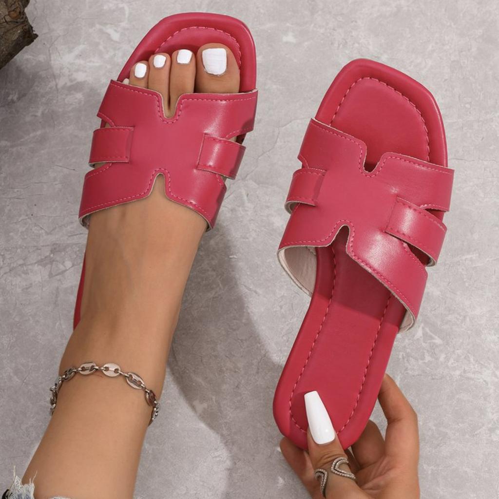 Luxury Summer Slippers Women Flat Outdoor Trend Sandals Fashion Beach Designer Slippers Slides Woman Big Size Lightweight Shoes