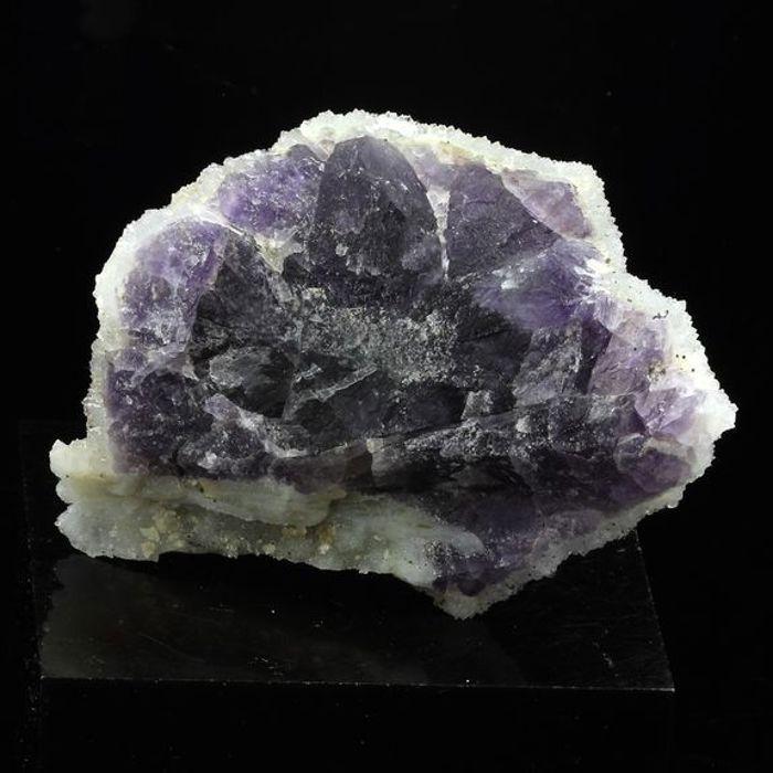 Pierres et Minéraux. Quartz, Fluorite. 233.0 ct. Pont des Bouyges, Corrèze, France.
