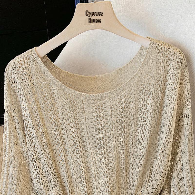 Женский вязаный топ с круглым вырезом и спущенным плечом с вырезами