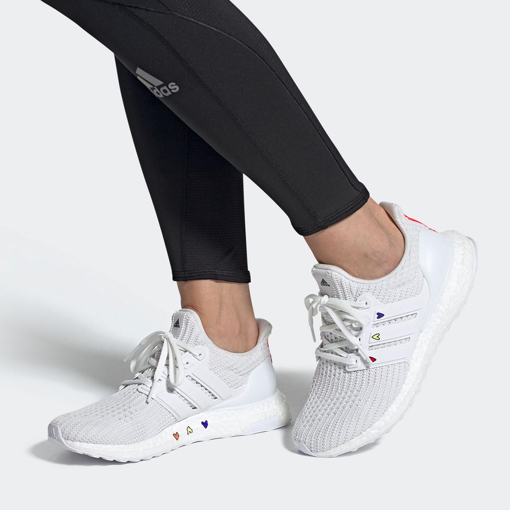 Adidas Женские кроссовки UltraBoost 4.0 DNA White Hearts Cloud-White Chalk-White Solar-Red GZ9232