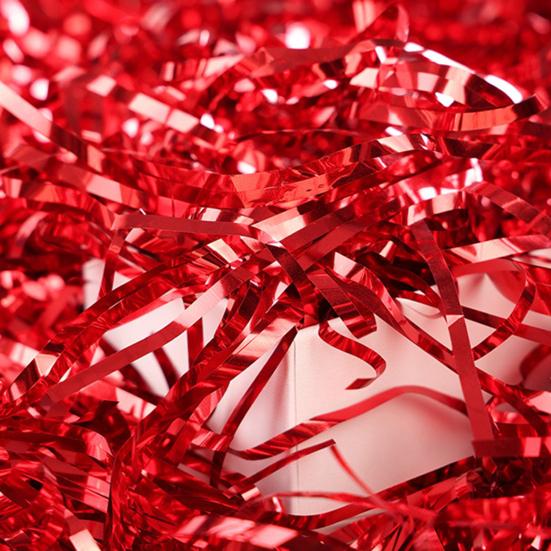 Мятая бумага Отличная декоративная пластиковая измельченная бумага Искрящаяся красная серебряная измельченная бумага Наполнитель Мятая бумага для фестиваля