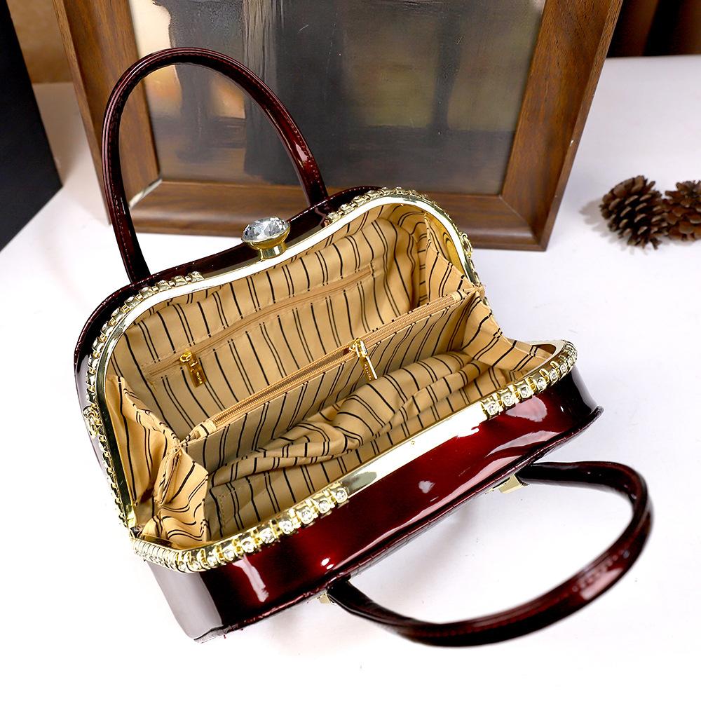 2026 New Retro Crocodile Pattern Bright Face Handbag