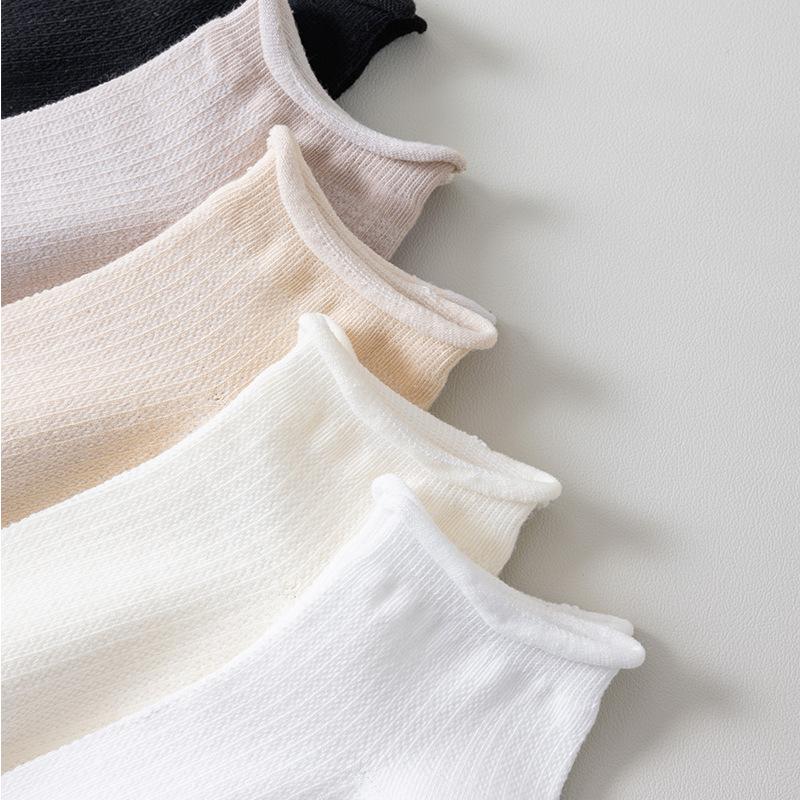 Женские летние тонкие модные носки-подследники однотонные с контрастной окантовкой