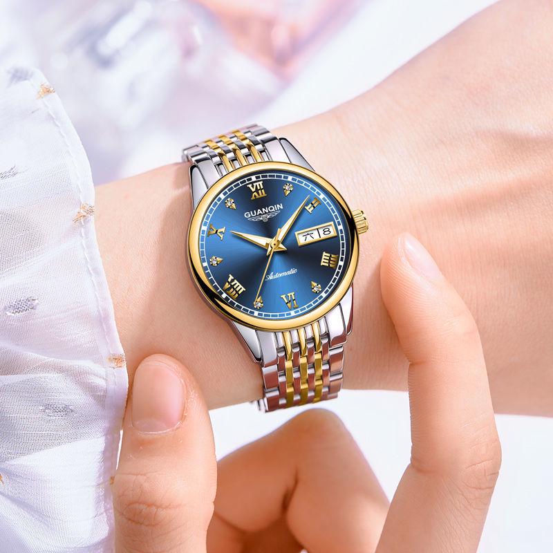 Женские минималистичные водонепроницаемые часы со швейцарскими стразами, двойным календарем, люминесцентным циферблатом и стальным браслетом.