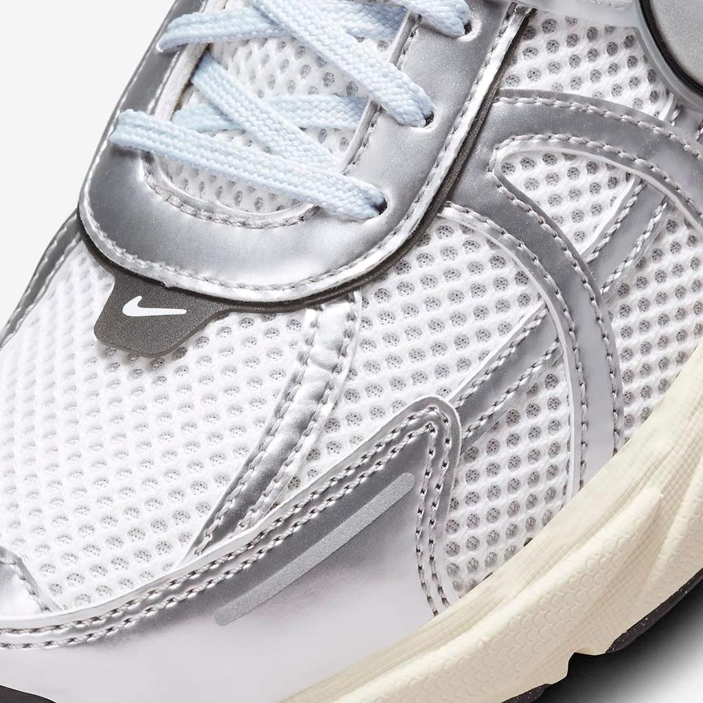 V2K Run W V2K RUN Summit Железный Серебристый Nike Япония Оригинальный товар [Nike] Белый/Чистый Платиновый/Светлый Все/Металлик FD0736-100 22,0 см