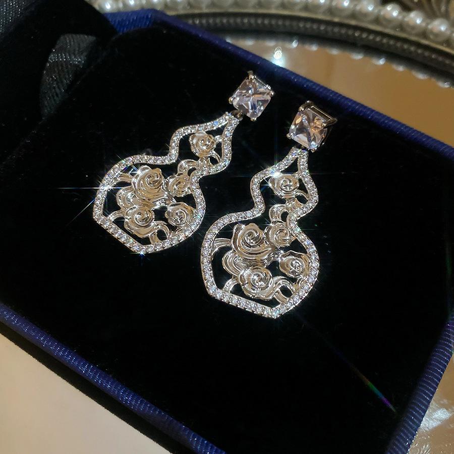 Французский придворный стиль Серьги-пусеты с прямоугольным цирконом на серебряных иглах Изысканные легкие роскошные высококлассные серьги Преувеличенные серьги Женщины