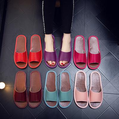 Бытовые кожаные тапочки. Летние водонепроницаемые домашние тапочки, которые можно носить в ванных комнатах для мужчин и женщин.. Тапочки для пар не скользят