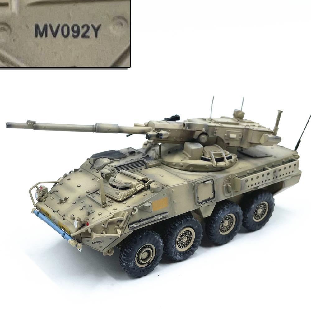 1:Готовая модель US M1128 Stryker, восьмиколесная бронированная машина, в масштабе 72, песочного цвета.