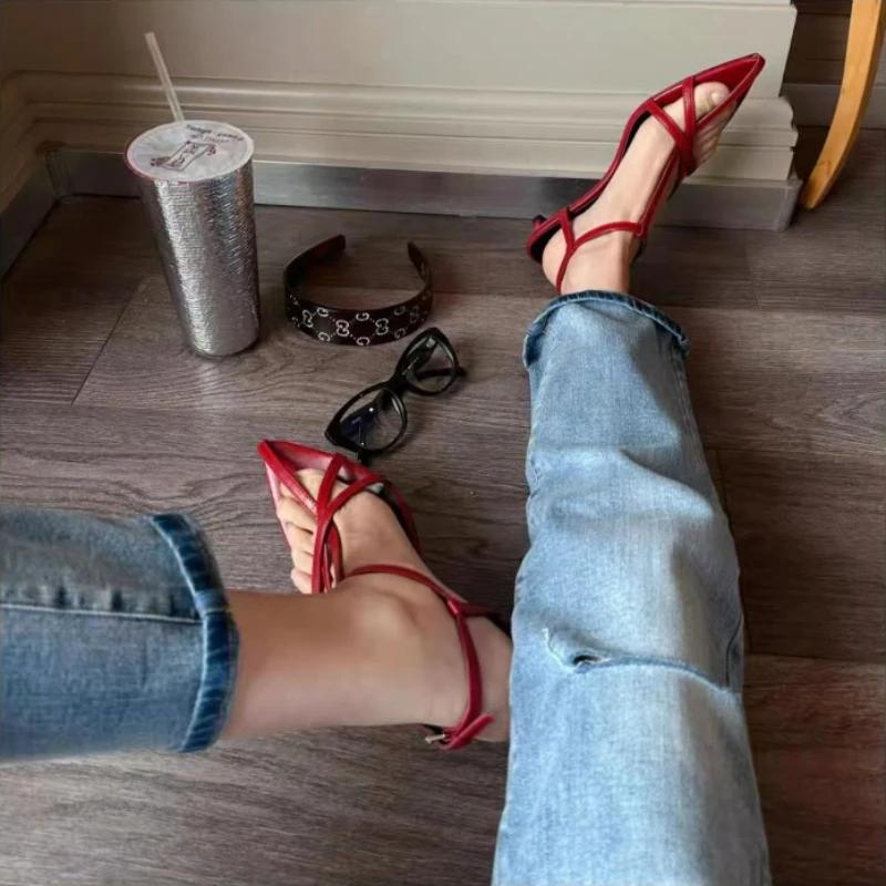 Модные женские сандалии Летняя новая мода Узкий ремешок Женские гладиаторские туфли Тонкий низкий каблук Ремешок на щиколотке Платье Вечерние туфли