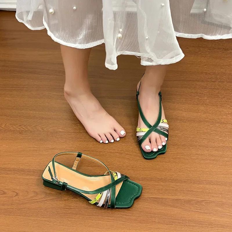 Модные женские сандалии из мягкой кожи ручной работы, плетеные, цветные блоки, квадратный носок, низкий каблук, летняя обувь, корейский стиль, новая мода 2025, женские тапочки