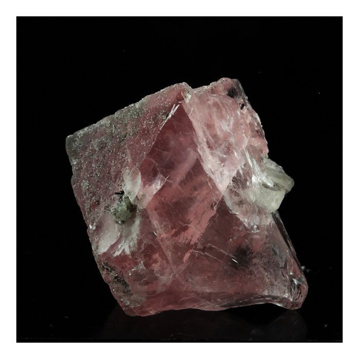 Pierres et Minéraux. Fluorite Rose. 29.0 ct. Massif du Mont-Blanc, France..