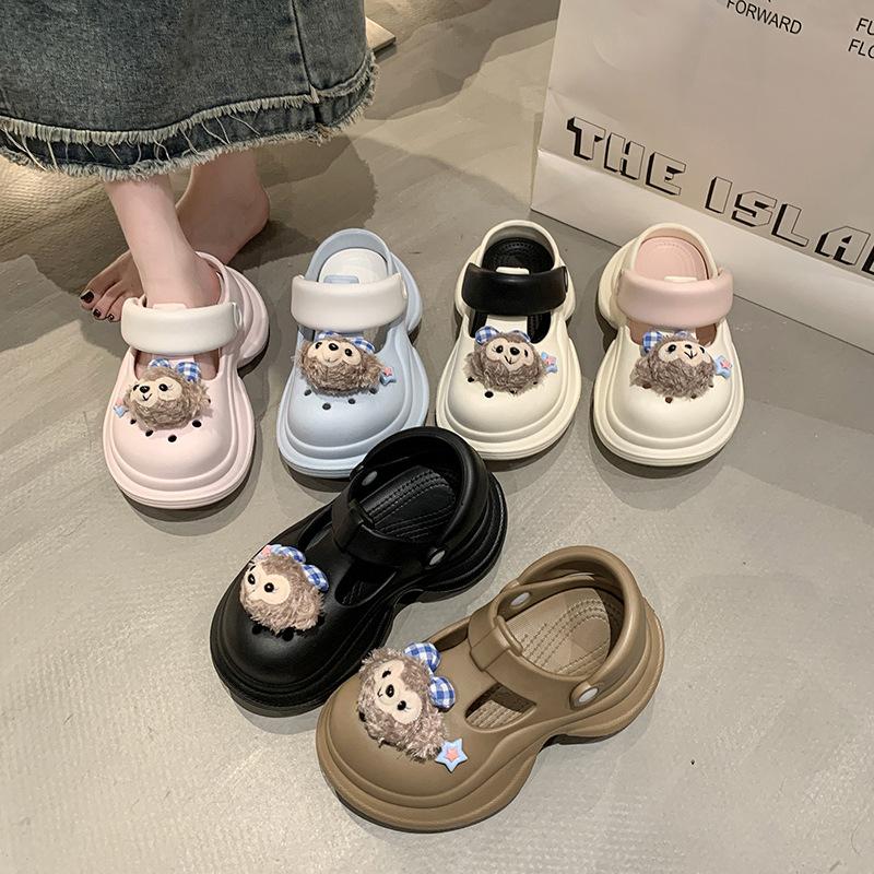 Height-increasing thick-soled hole shoes are fashionable and versatile, non-slip and non-smelly for external wear, cool slippers for feet, indoor home